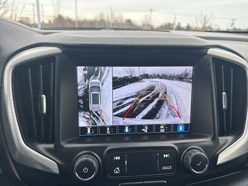 Used 2022 GMC Terrain SLT w/ Tech Package image 22