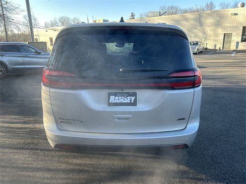 New 2026 Chrysler Pacifica Select w/ S Appearance Package AWD/4WD image 7