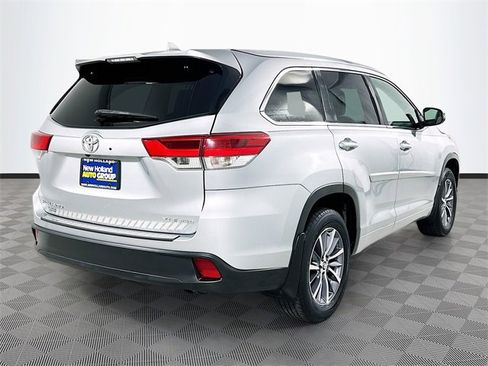 Used 2018 Toyota Highlander XLE image 7