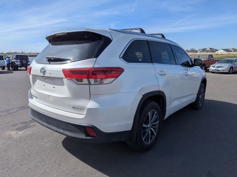 Used 2017 Toyota Highlander XLE image 5