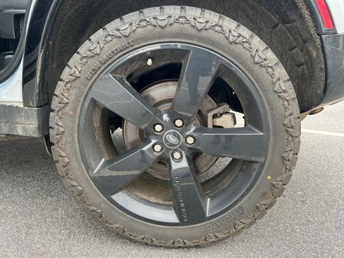 Used 2023 Land Rover Defender 110 X-Dynamic SE image 24