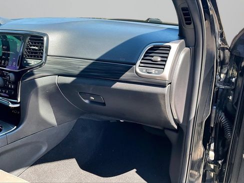 Used 2020 Jeep Grand Cherokee Altitude AWD/4WD image 18