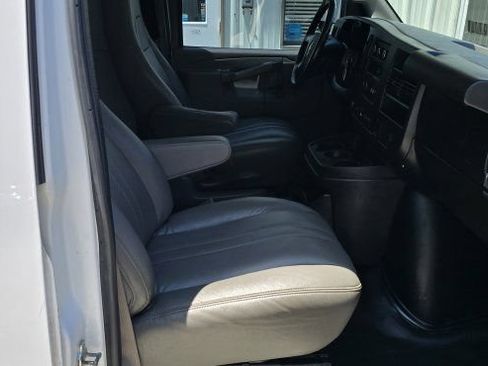 Used 2018 Chevrolet Express 2500 w/ Driver Convenience Package RWD image 12