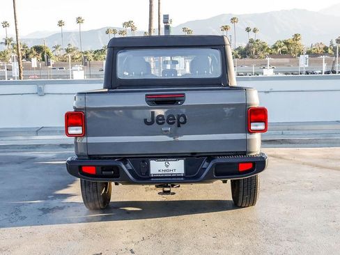 Used 2022 Jeep Gladiator Sport AWD/4WD image 8