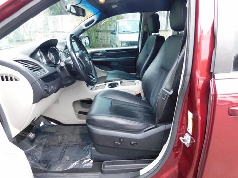 Used 2018 Dodge Grand Caravan SXT image 8