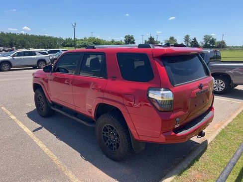 Used 2022 Toyota 4Runner SR5 Premium w/ Moonroof Package AWD/4WD image 5