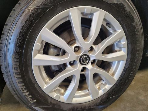 Used 2019 Nissan Rogue SV FWD image 31