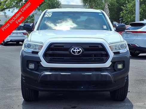 Used 2017 Toyota Tacoma SR AWD/4WD image 2