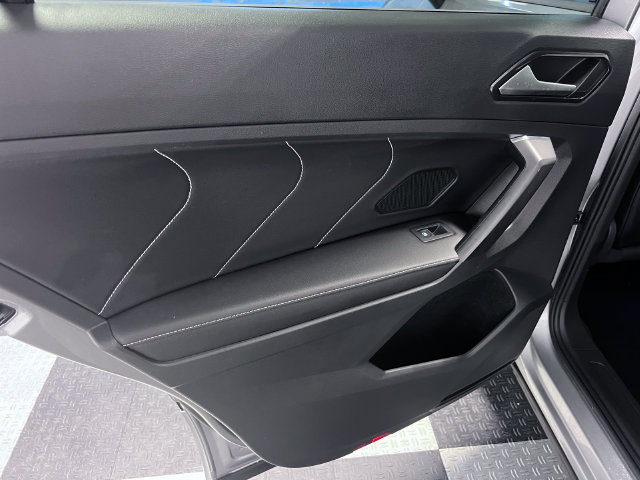 Certified 2022 Volkswagen Tiguan SE R-Line FWD image 18