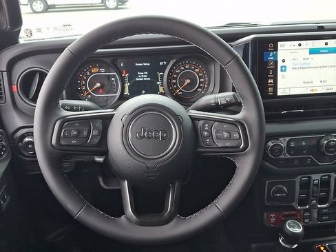 Used 2025 Jeep Wrangler Unlimited Rubicon w/ Convenience Group AWD/4WD image 19