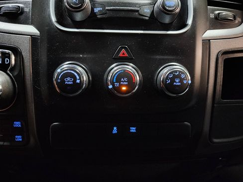 Used 2017 RAM 1500 Express AWD/4WD image 32