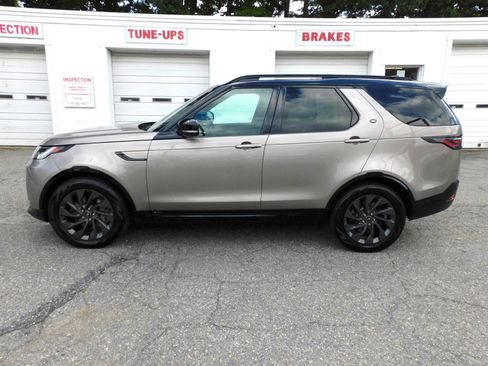 Used 2022 Land Rover Discovery S R-Dynamic AWD/4WD image 2