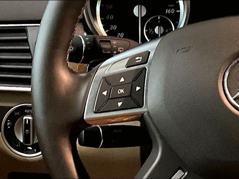 Used 2016 Mercedes-Benz GL 550 4MATIC image 24