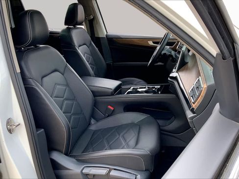 Used 2024 Volkswagen Atlas SE FWD image 9