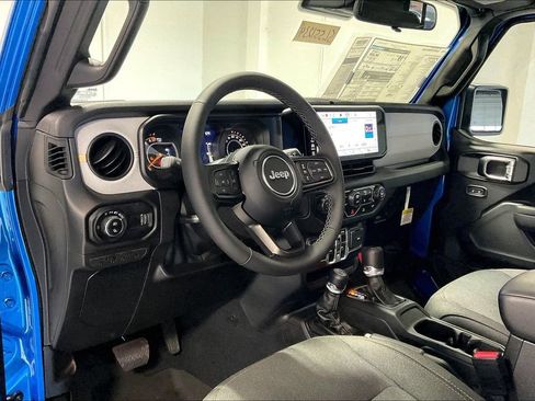 New 2025 Jeep Gladiator Sport image 20