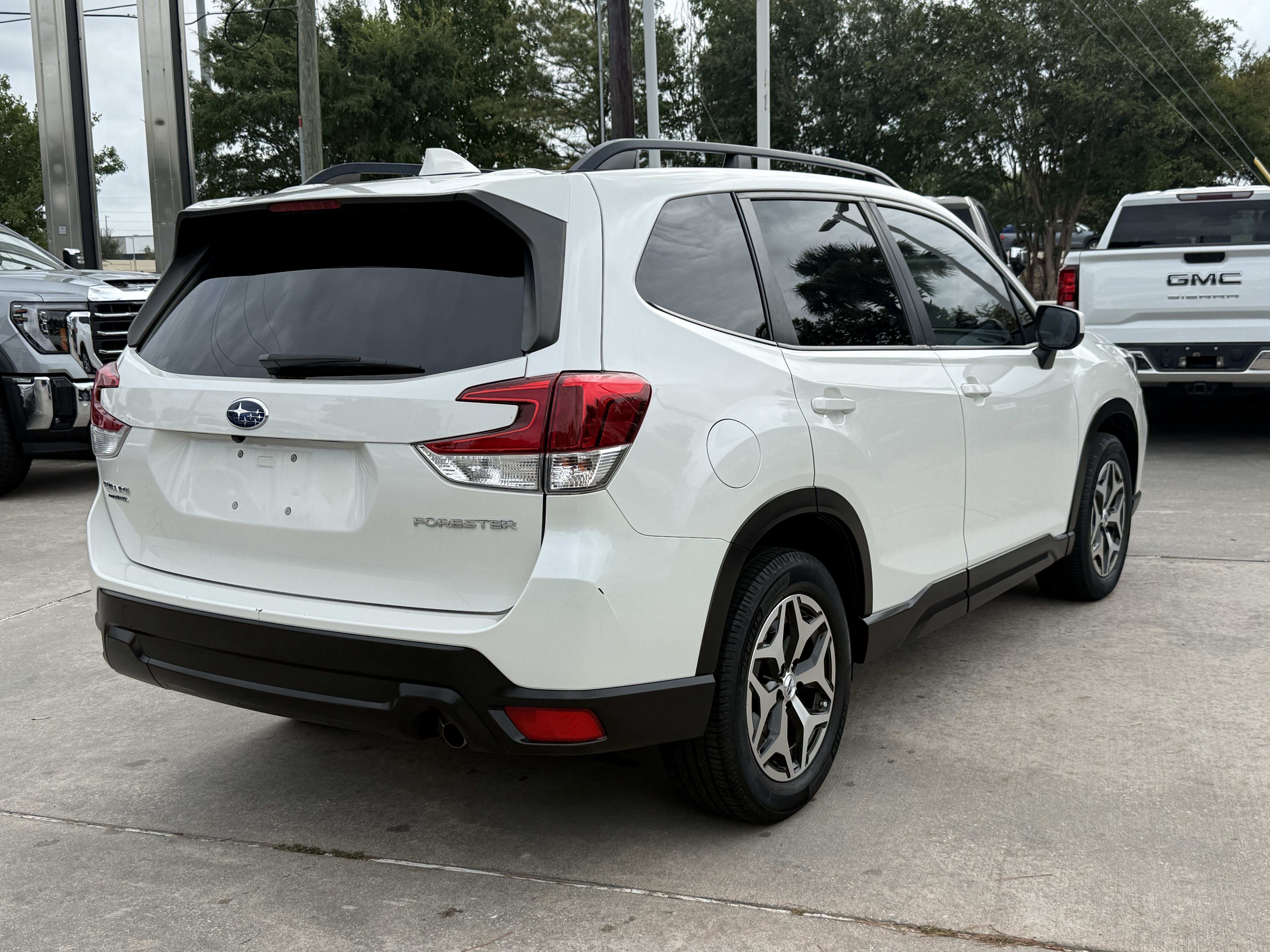 Used 2020 Subaru Forester Premium AWD/4WD image 5