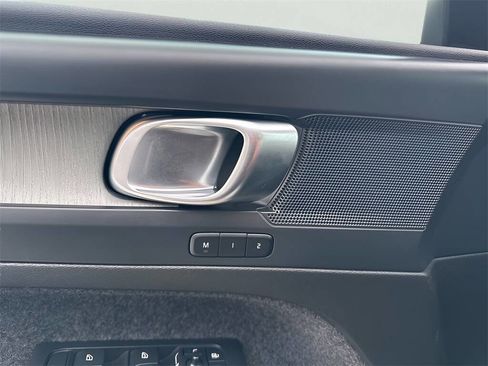 Used 2025 Volvo XC40 B5 Core image 14