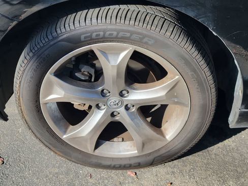 Used 2011 Toyota Venza w/ Premium Pkg #2 FWD image 2