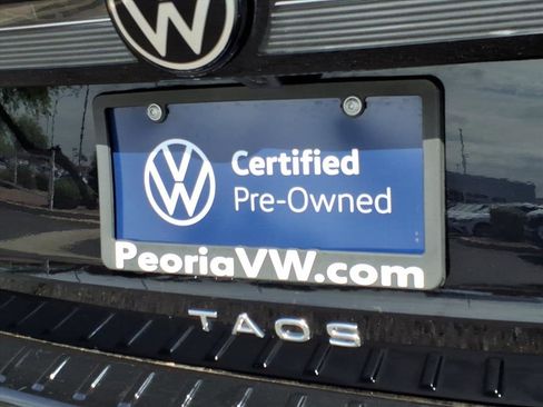 Certified 2025 Volkswagen Taos SE image 16