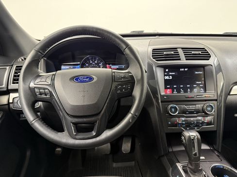 Used 2018 Ford Explorer XLT w/ Equipment Group 202A image 20