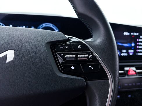 Certified 2024 Kia Niro Wind FWD image 32