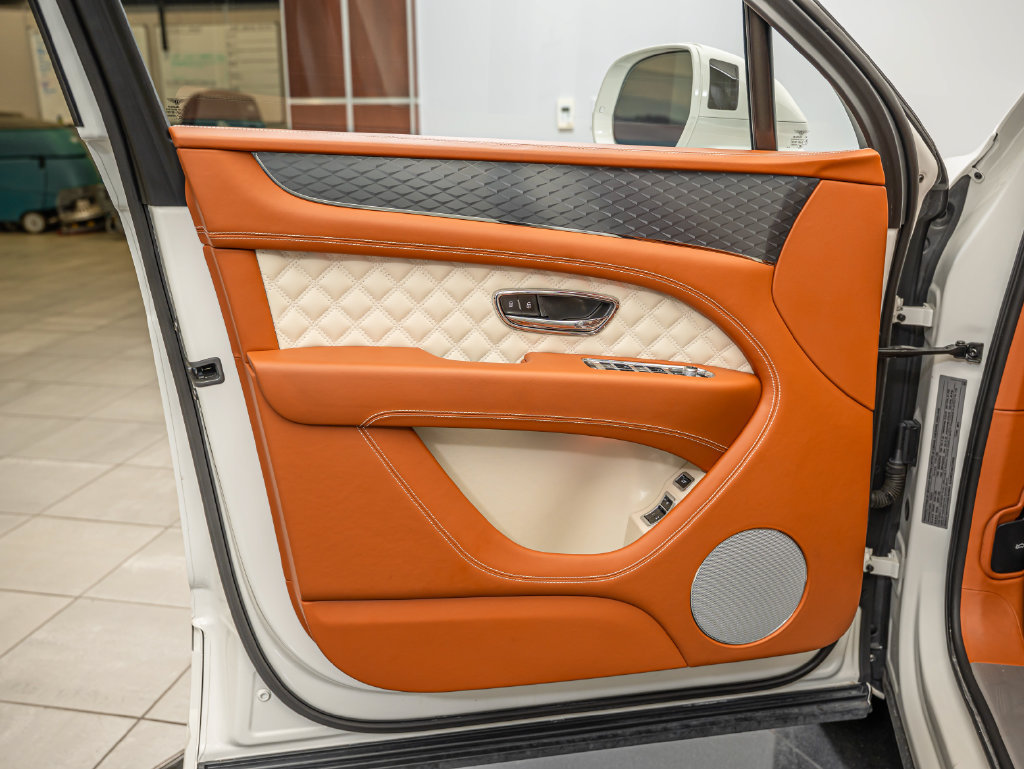 Used 2022 Bentley Bentayga AWD/4WD image 26