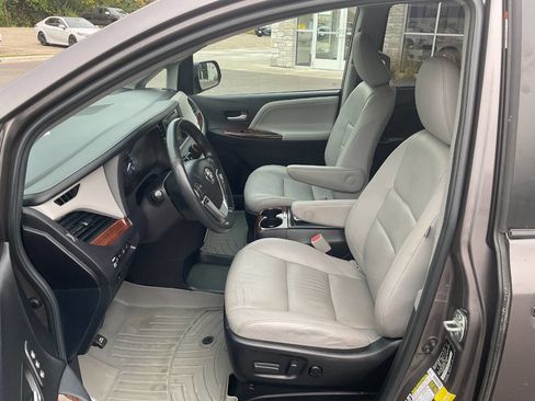 Used 2015 Toyota Sienna AWD image 13