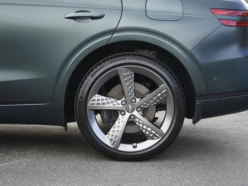 Used 2023 Genesis GV70 2.5T w/ Sport Prestige Package image 12