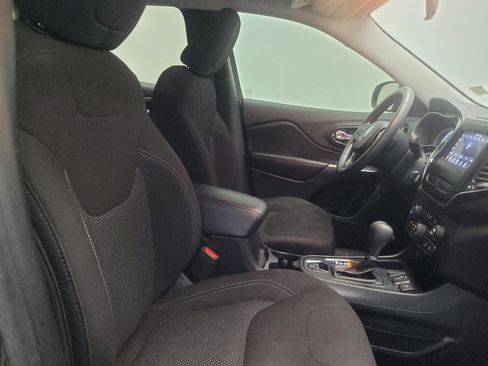 Used 2020 Jeep Cherokee Latitude FWD image 21
