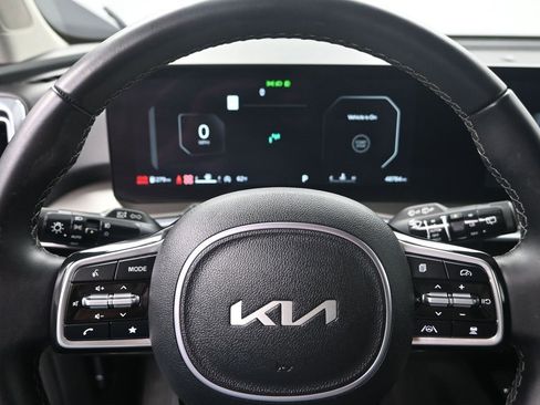 Certified 2025 Kia Sorento SX image 15