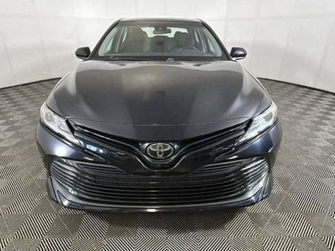 Used 2019 Toyota Camry LE FWD image 7