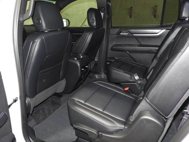 Certified 2026 GMC Acadia Elevation w/ Elevation Premium Package AWD/4WD image 42