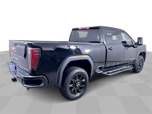 Used 2025 GMC Sierra 2500 AT4 image 8