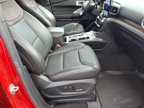 Certified 2022 Ford Explorer Platinum w/ Equipment Group 601A AWD/4WD image 8