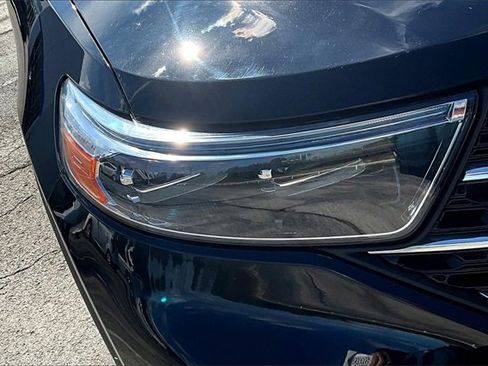 Used 2022 Ford Explorer XLT w/ Equipment Group 202A image 33