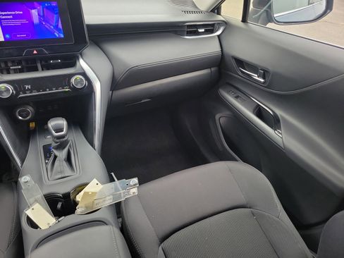 Used 2024 Toyota Venza LE AWD/4WD image 14