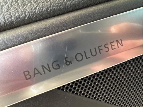 Used 2019 Audi e-tron Prestige w/ Prestige Package image 27