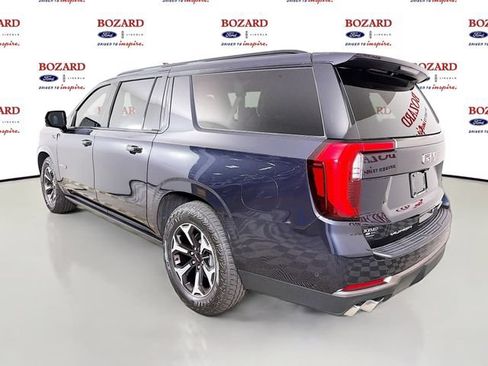 Used 2025 GMC Yukon XL AT4 Ultimate AWD/4WD image 6