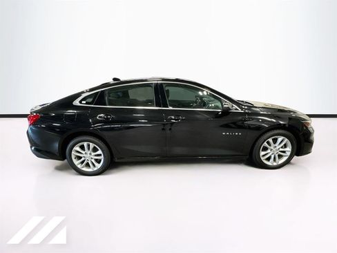 Used 2017 Chevrolet Malibu LT FWD image 4