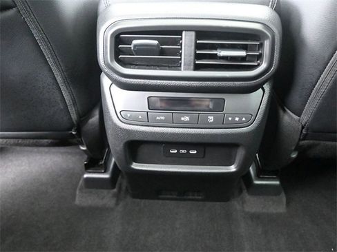 Certified 2025 Honda Pilot Touring image 32