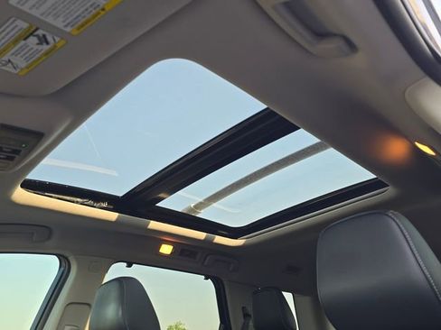 Certified 2024 Nissan Pathfinder SL w/ SL Premium Package FWD image 15