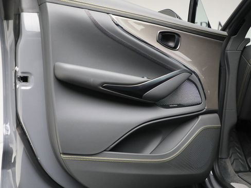 Used 2025 Aston Martin DBX 707 image 13