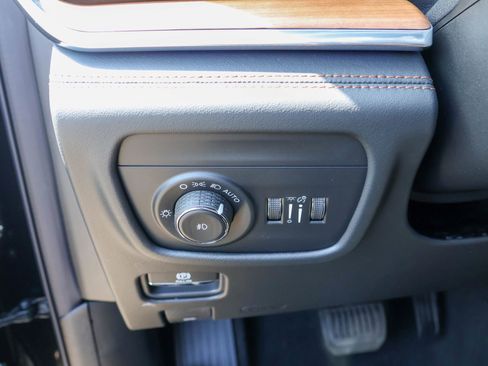 New 2026 Jeep Grand Cherokee L Summit AWD/4WD image 32