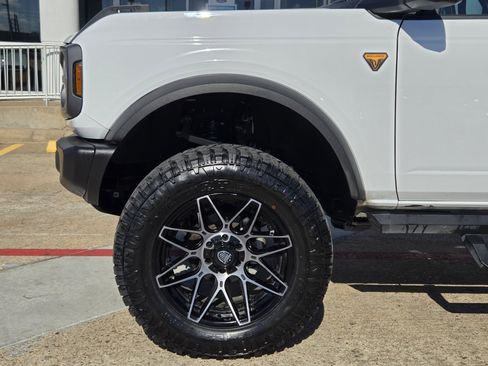 Used 2023 Ford Bronco Badlands image 5