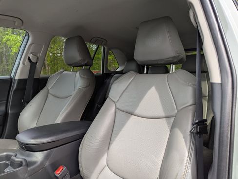 Used 2021 Toyota RAV4 XLE image 3