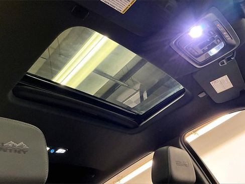 Used 2022 Chevrolet Silverado 2500 High Country image 17