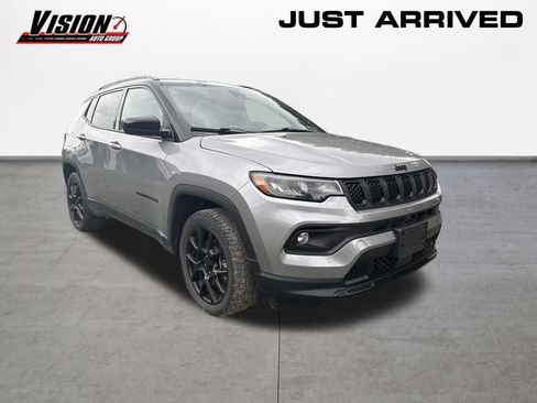 Used 2023 Jeep Compass Latitude w/ Convenience Group AWD/4WD image 7