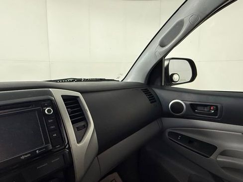 Used 2015 Toyota Tacoma PreRunner image 18