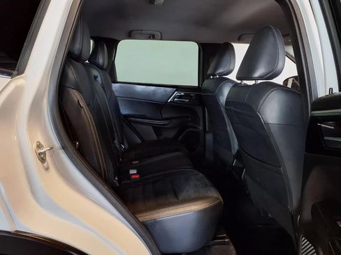 Used 2022 Mitsubishi Outlander SE AWD/4WD image 11