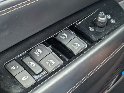 Used 2023 Jeep Grand Wagoneer Series II AWD/4WD image 22